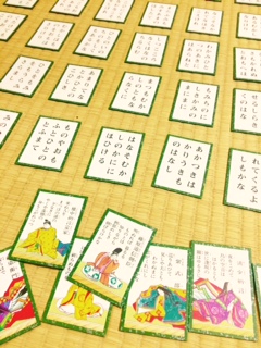 A set of Hyakunin Isshu allows you to enjoy it in several ways.