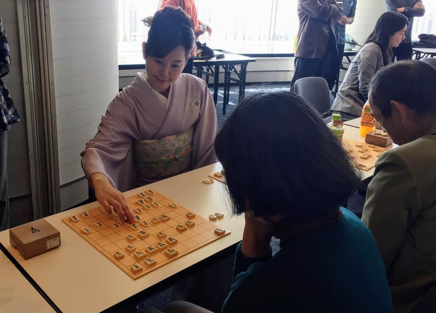 “Koma ochi” is an essential exercise to enhance our Shogi skills.
